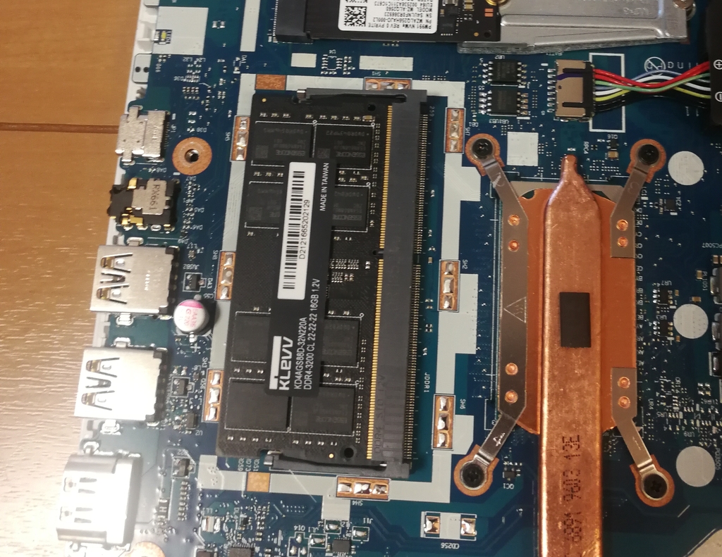 エッセンコアクレブ KLEVV ノートPC用 メモリ PC4-25600 DDR4 3200 16GB x 1枚 260pin SK hynix製 メモリチップ採用 KD4AGS88D-32N220A